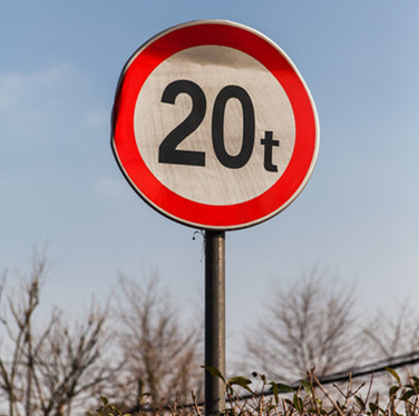 路上的標(biāo)識(shí)牌是如何標(biāo)記的？